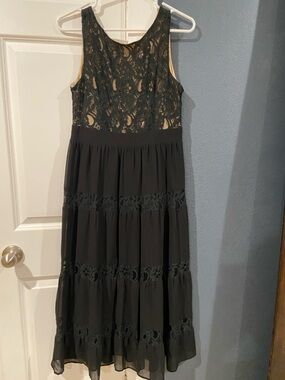 Black Lace Tiered Sleeveless Midi Dress - Elegant Evening Style